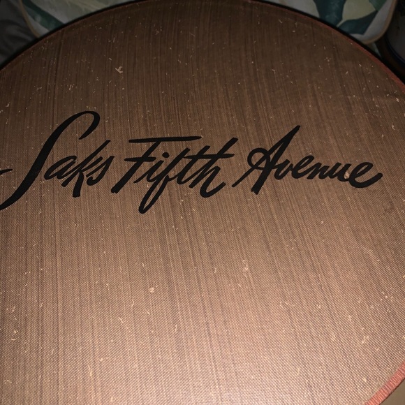 Vintage Sak’s Fith Avenue Fox Fur Hat with Hat Box - Picture 3 of 9